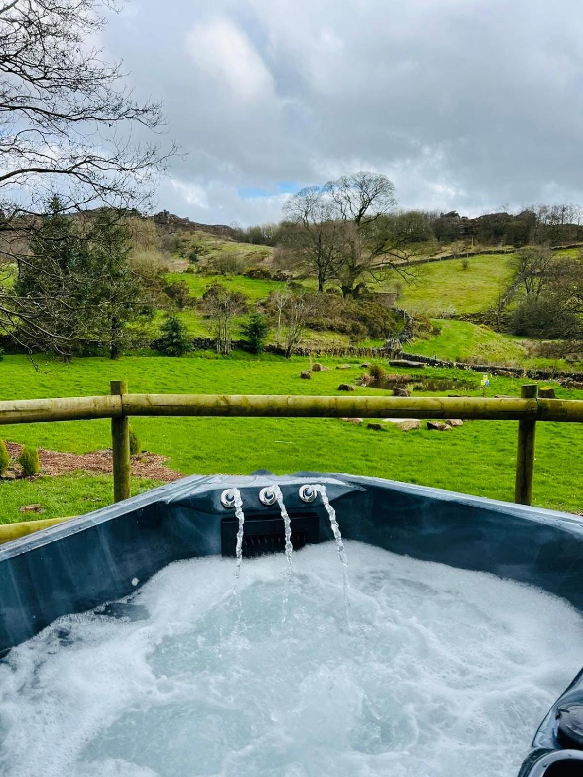 Lavender Retreat With Private Hot Tub Vendégház Upper Hulme Kültér fotó