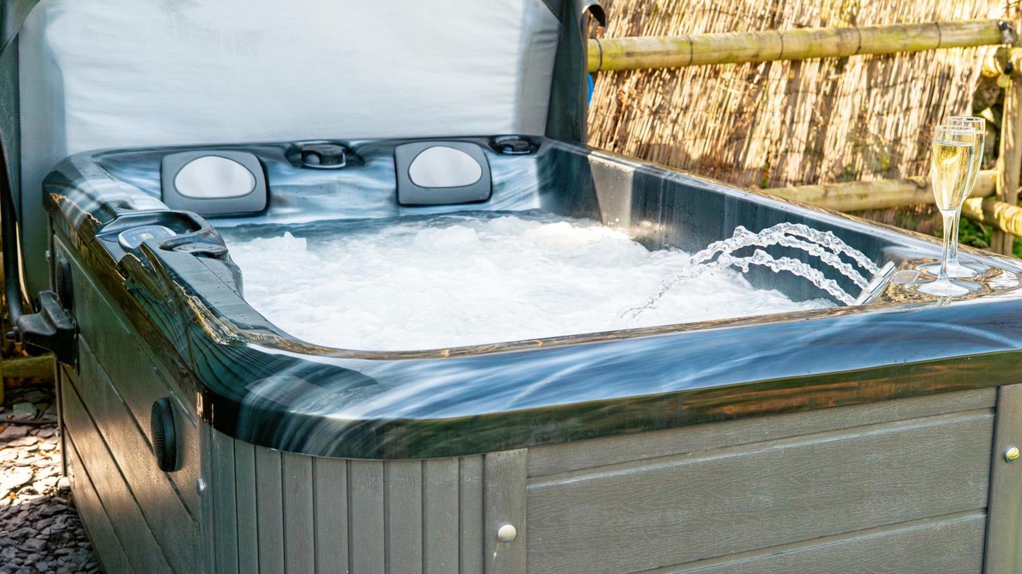 Lavender Retreat With Private Hot Tub Vendégház Upper Hulme Kültér fotó